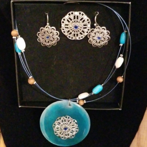 Avon Blue Shell Disc Three Piece Giftset - Picture 6 of 6